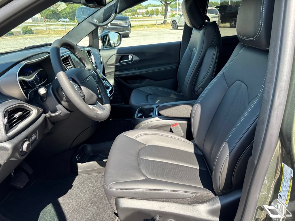 New 2027 Chrysler Pacifica Select FWD image 33