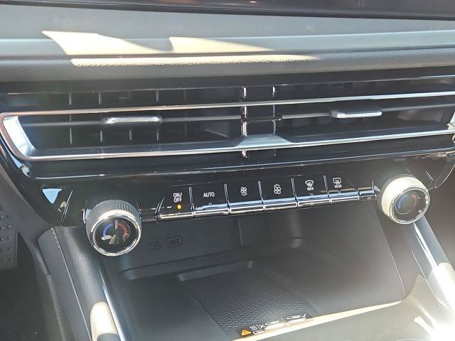 New 2027 Chevrolet Traverse LT w/ LPO, Cargo Package FWD image 18