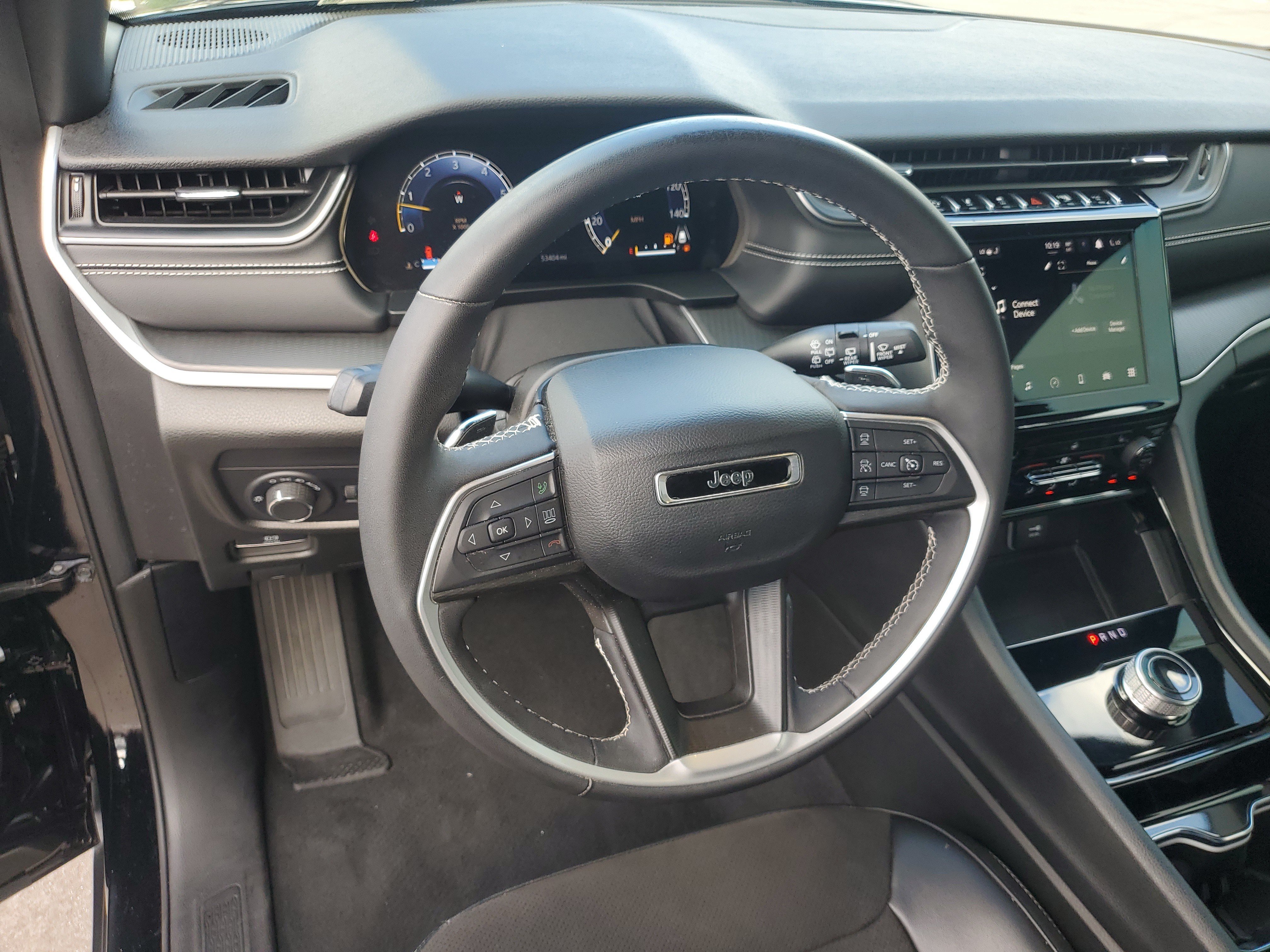 Used 2023 Jeep Grand Cherokee Altitude RWD image 15