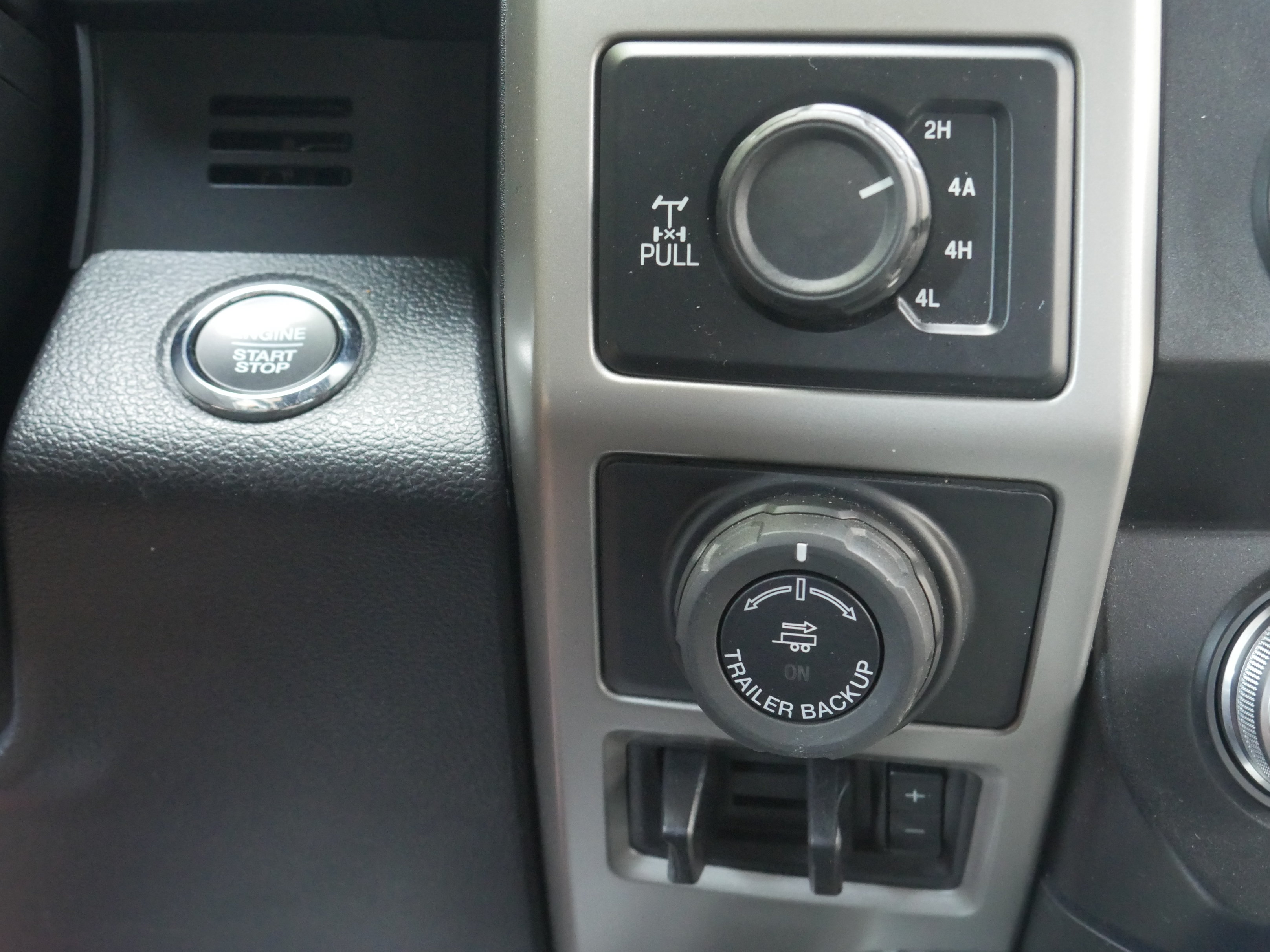 Used 2019 Ford F150 Lariat w/ Equipment Group 502A Luxury AWD/4WD image 8