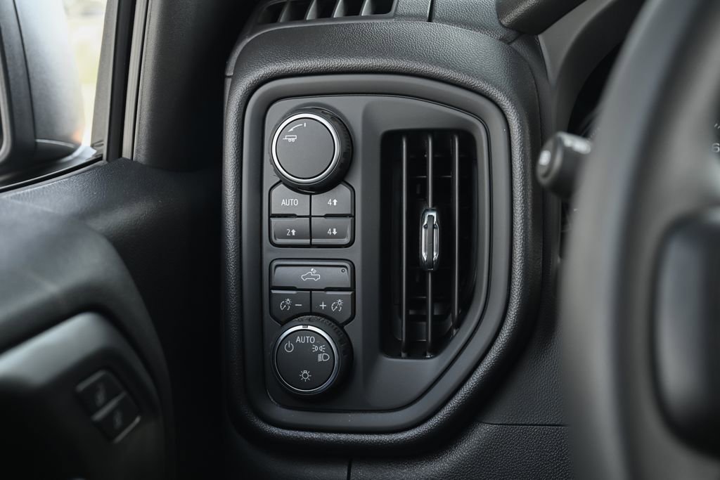 New 2026 Chevrolet Silverado 1500 Custom Trail Boss w/ LPO, Dark Essentials Package AWD/4WD image 27