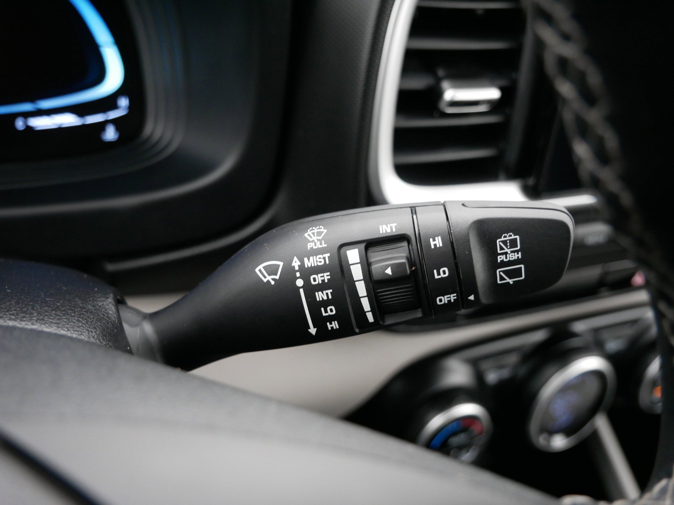 Certified 2023 Hyundai Venue SEL FWD image 31