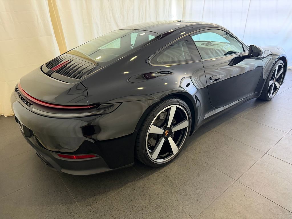Certified 2025 Porsche 911 Carrera RWD image 9