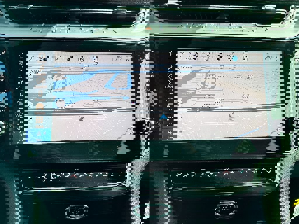 New 2026 Jeep Grand Cherokee Altitude image 13