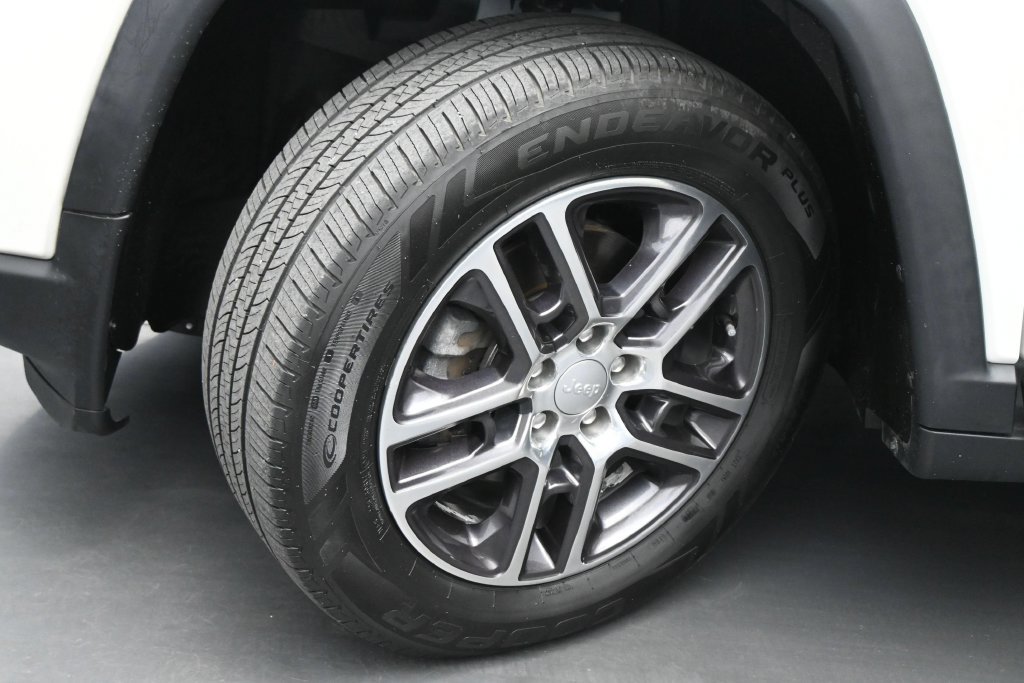Used 2019 Jeep Compass Latitude w/ Popular Equipment Group FWD image 15