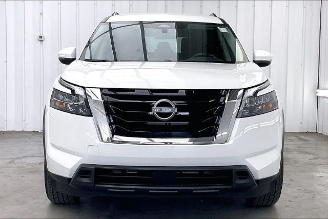 Used 2025 Nissan Pathfinder SV AWD/4WD image 3