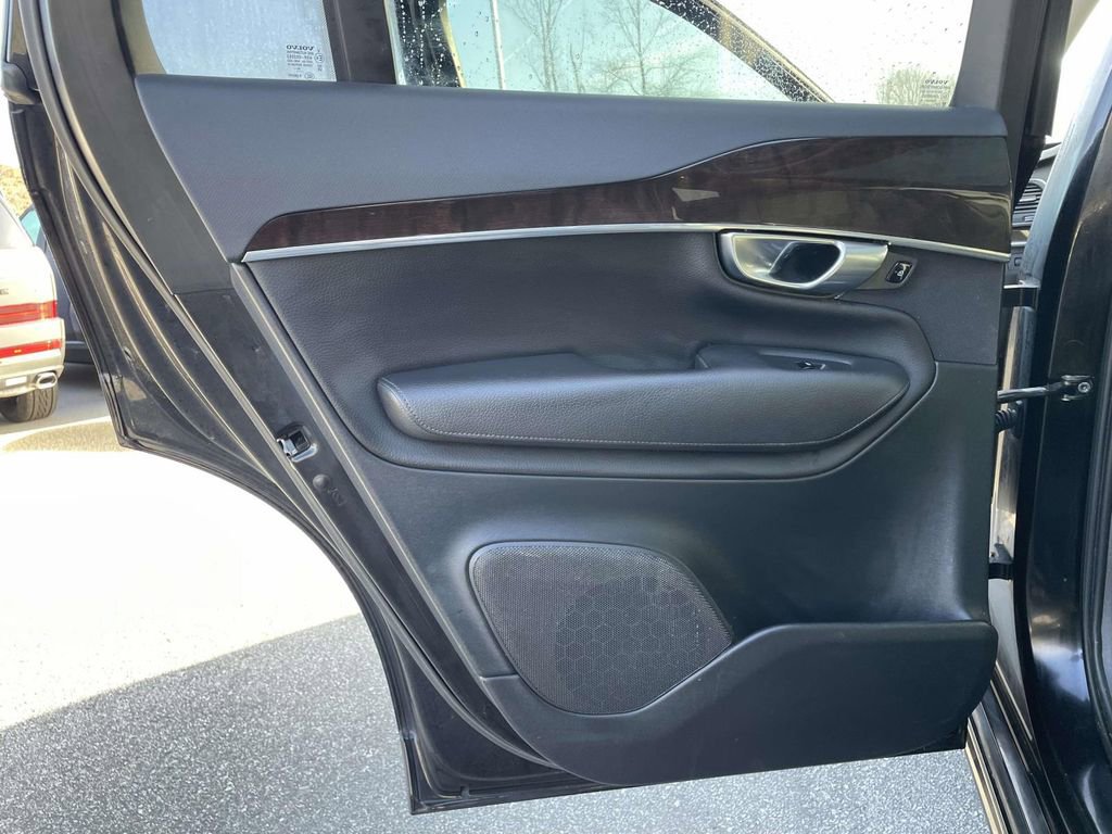 Used 2019 Volvo XC90 T6 Momentum w/ Advanced Package image 2