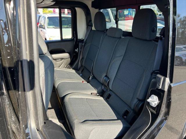 Certified 2024 Jeep Gladiator Sport AWD/4WD image 20