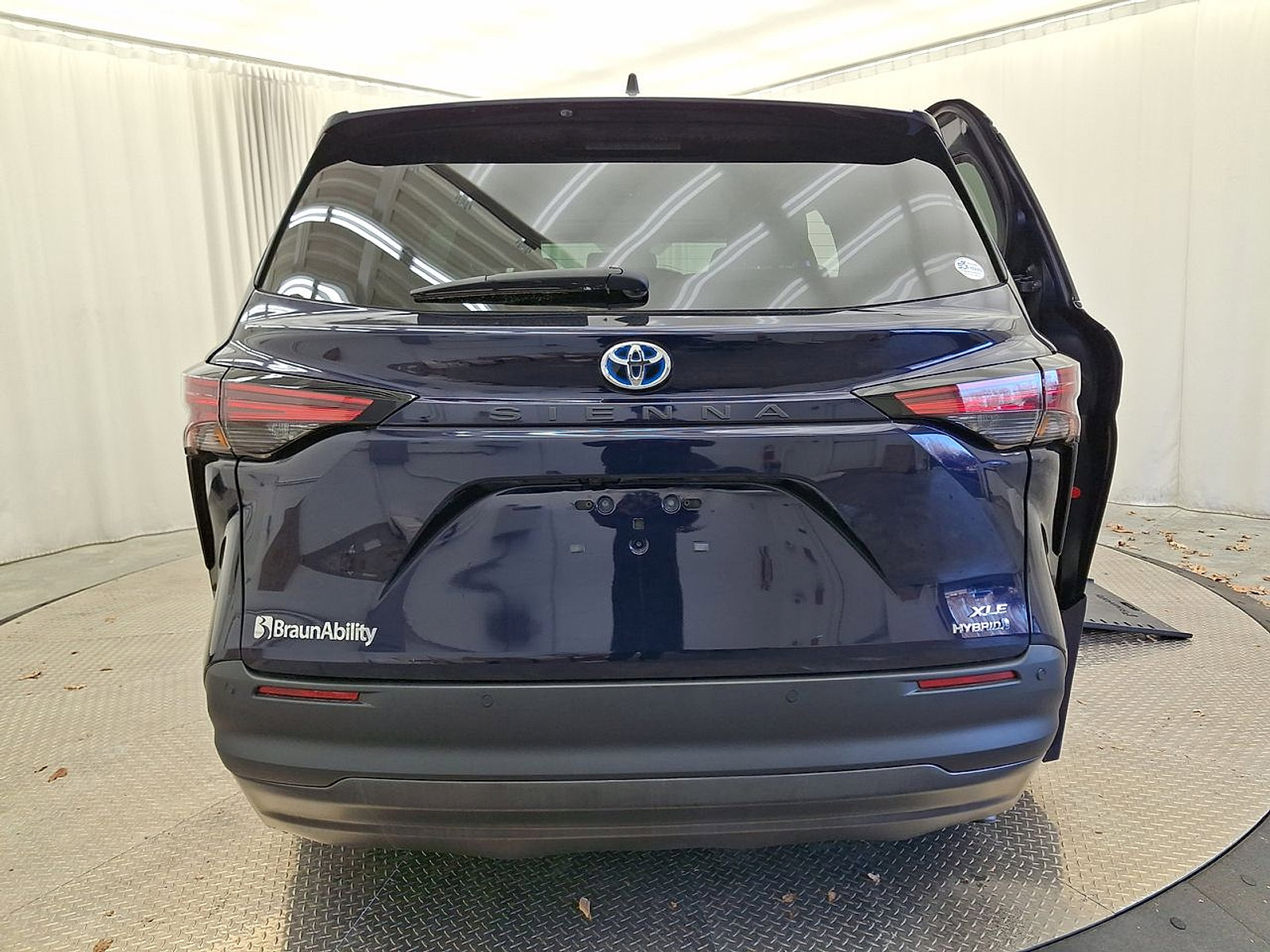 Used 2022 Toyota Sienna XLE image 29
