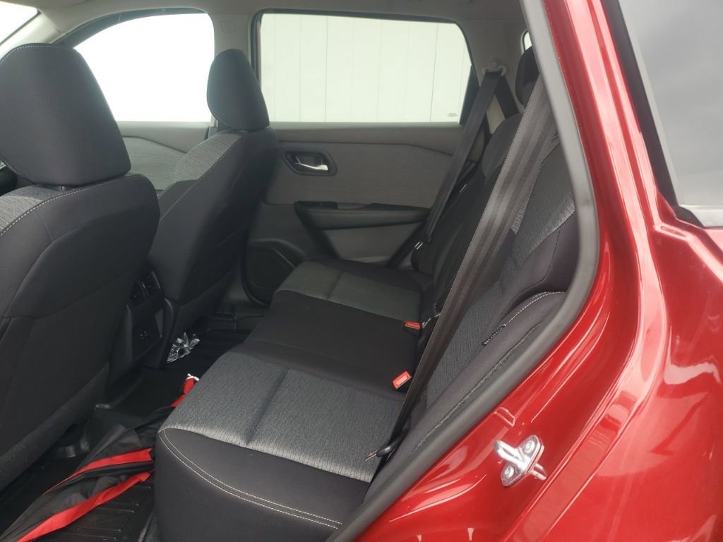 Used 2023 Nissan Rogue SV image 11