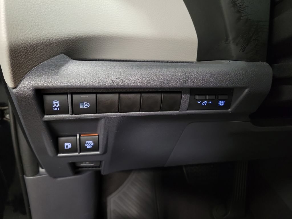 Used 2021 Toyota Sienna LE AWD/4WD image 26