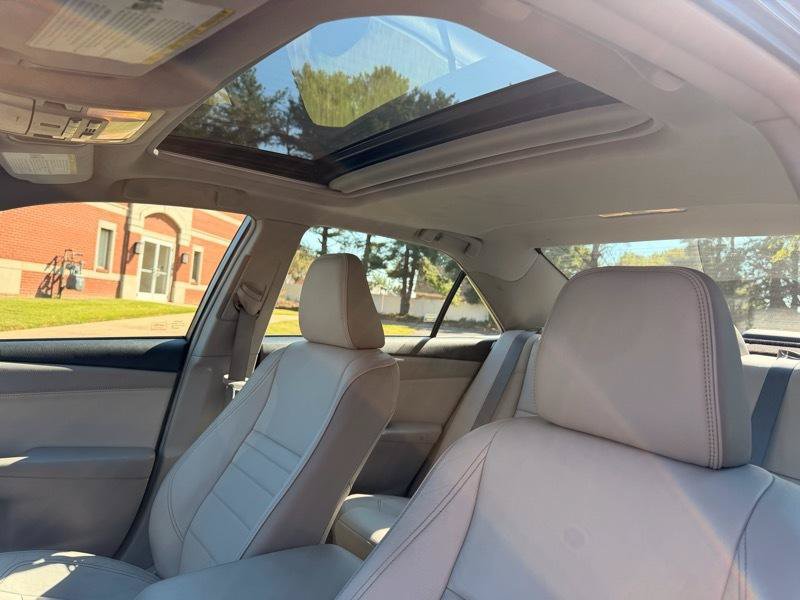 Used 2015 Toyota Camry XLE w/ Moonroof Package FWD image 13