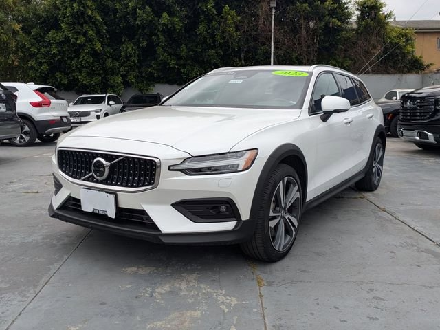Certified 2023 Volvo V60 B5 Cross Country Plus w/ Climate Package image 7