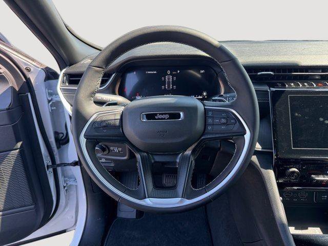 New 2025 Jeep Grand Cherokee Altitude w/ Trailer Tow Package AWD/4WD image 12