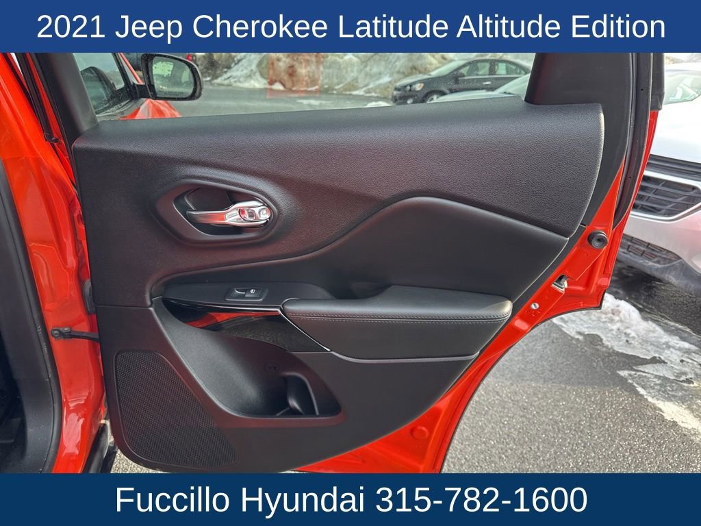 Used 2021 Jeep Cherokee Latitude Plus AWD/4WD image 25