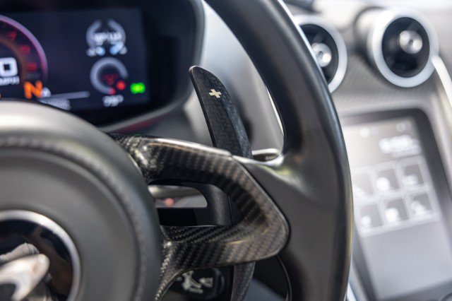 Used 2020 McLaren 600LT Spider RWD image 39