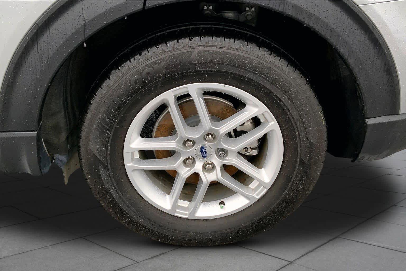 Used 2025 Ford Explorer Active w/ Active Comfort Package RWD image 11