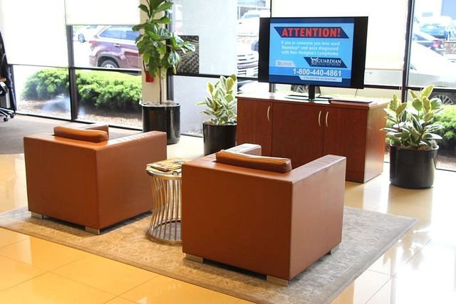 Used 2024 Lexus GX 550 w/ Accessory Package (31) AWD/4WD image 38