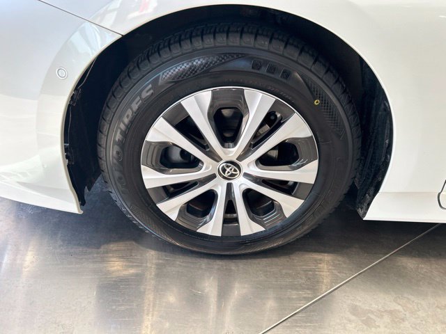 Used 2022 Toyota Prius XLE AWD/4WD image 4