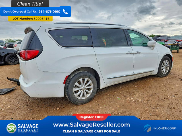 Used 2019 Chrysler Pacifica Touring-L FWD image 4
