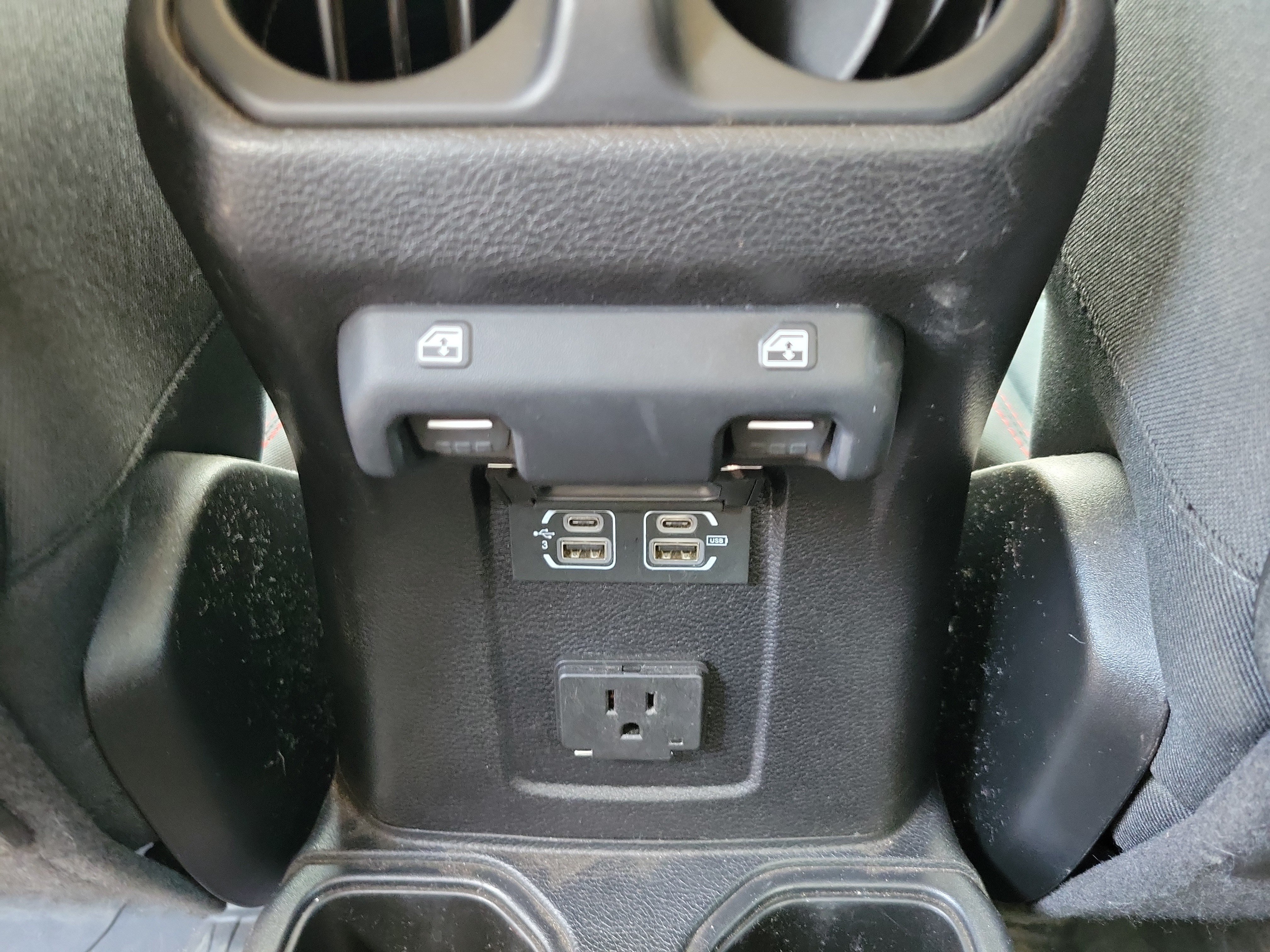 Used 2019 Jeep Wrangler Unlimited Rubicon w/ Dual Top Group AWD/4WD image 8