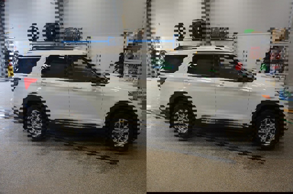 Used 2020 Ford Explorer XLT w/ Equipment Group 202A AWD/4WD image 6