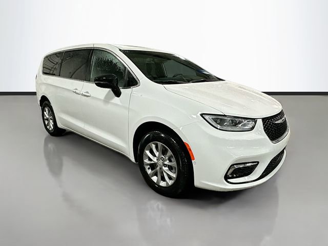 New 2026 Chrysler Pacifica Select AWD/4WD image 3