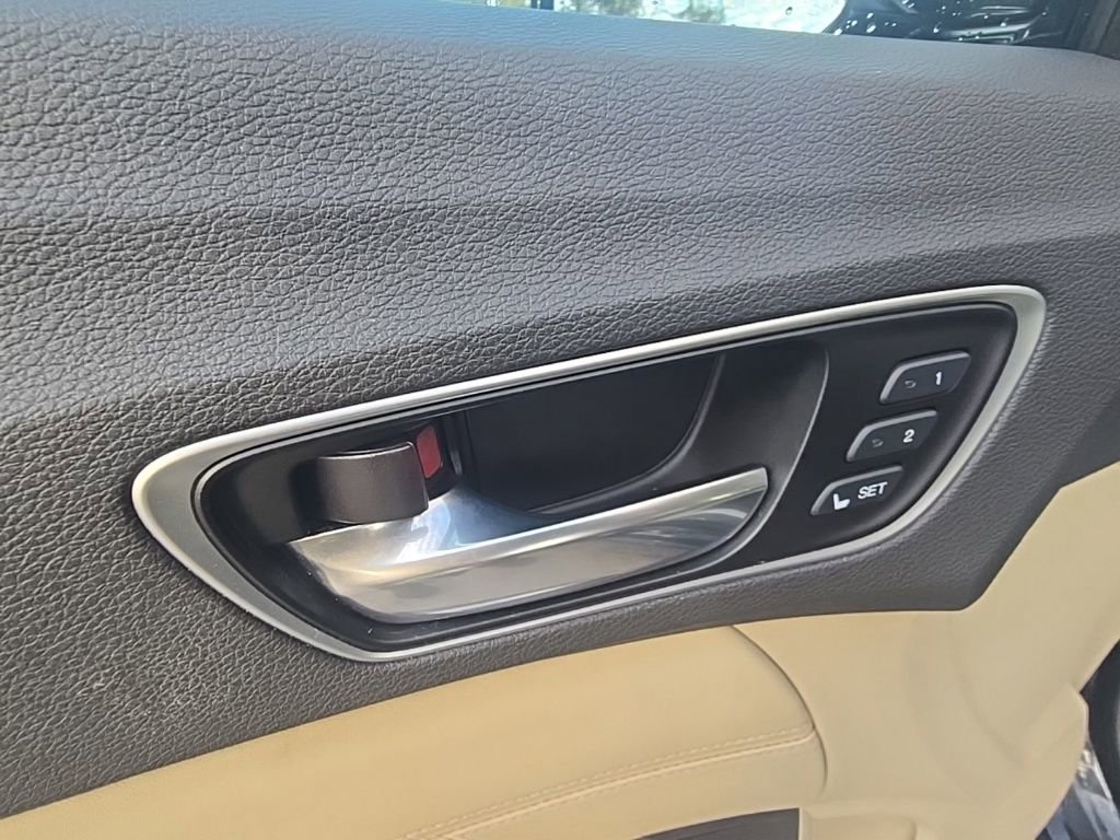 Used 2020 Acura TLX image 15