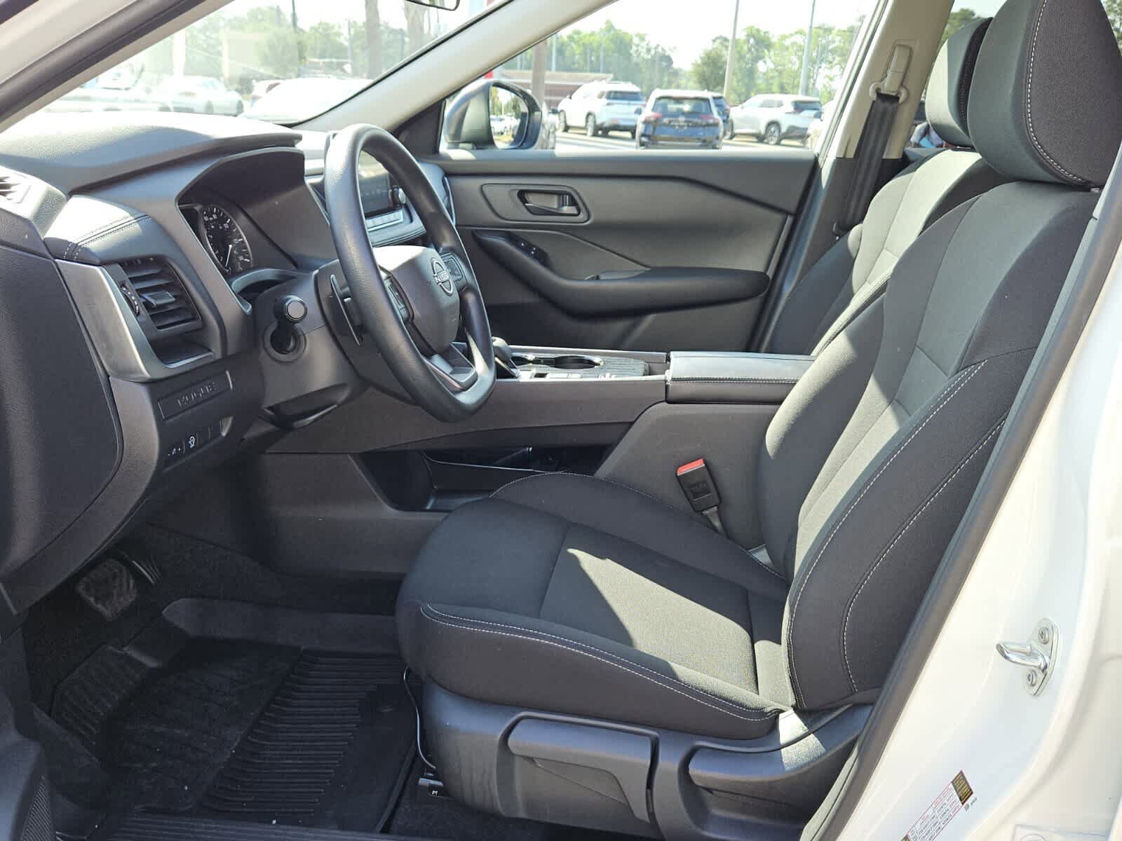 Used 2025 Nissan Rogue S FWD image 3
