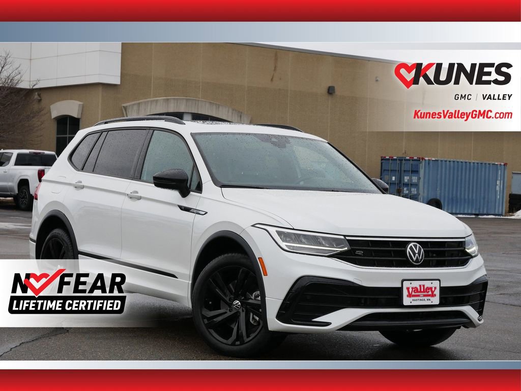 Used 2023 Volkswagen Tiguan SE R-Line image 1