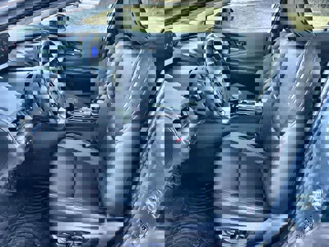 Used 2024 Toyota Prius XLE image 11