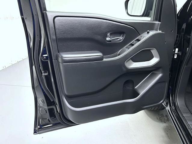 Certified 2025 Nissan Frontier SV AWD/4WD image 9