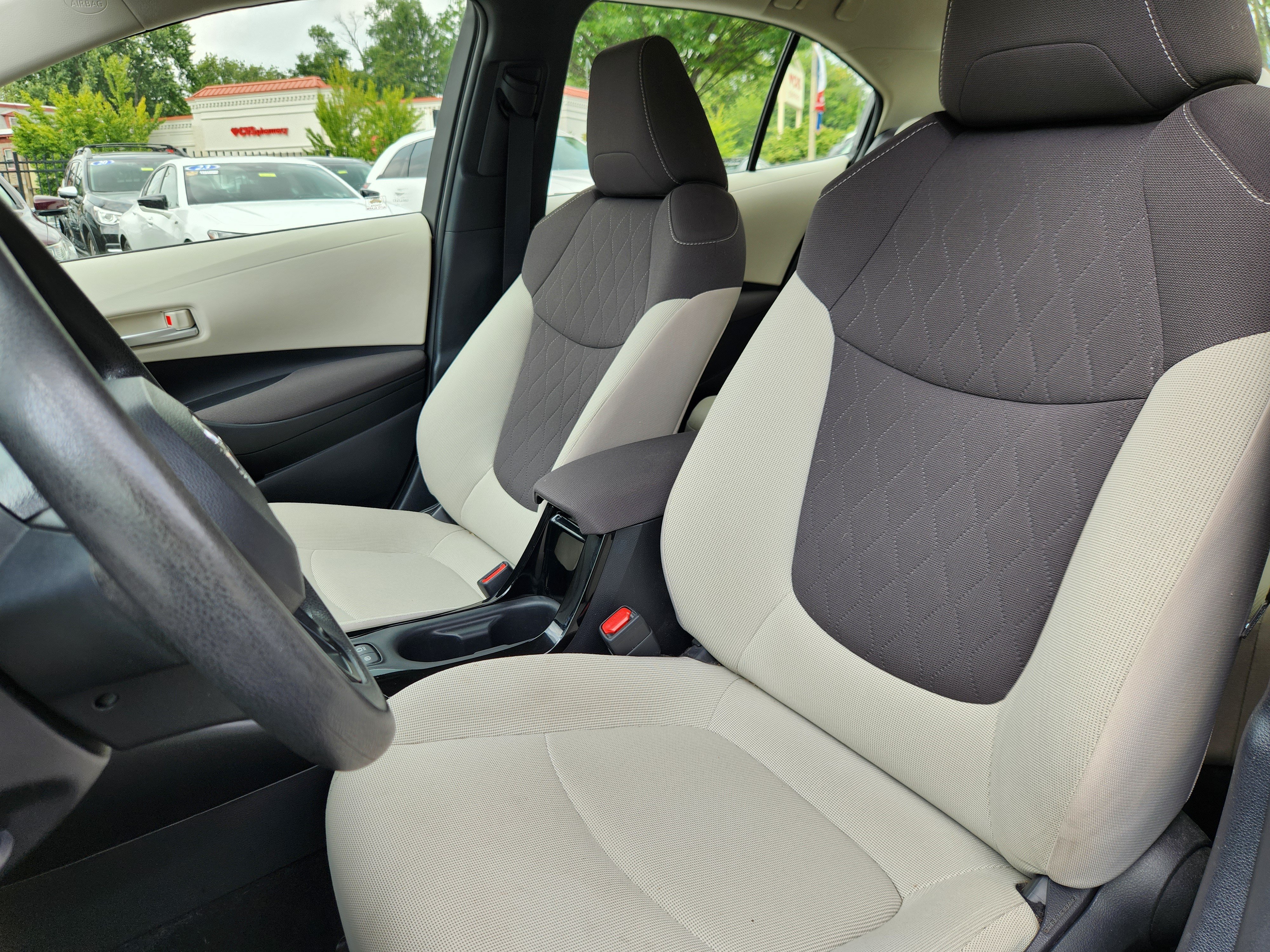 Used 2020 Toyota Corolla LE FWD image 7