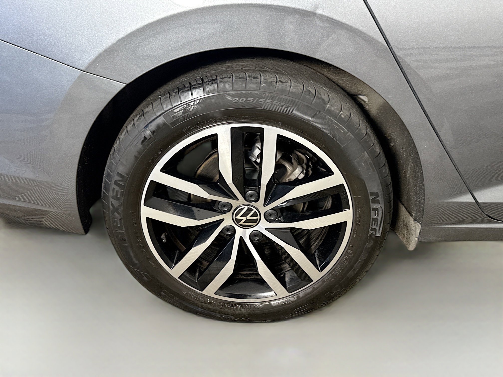 Used 2025 Volkswagen Jetta SE FWD image 33