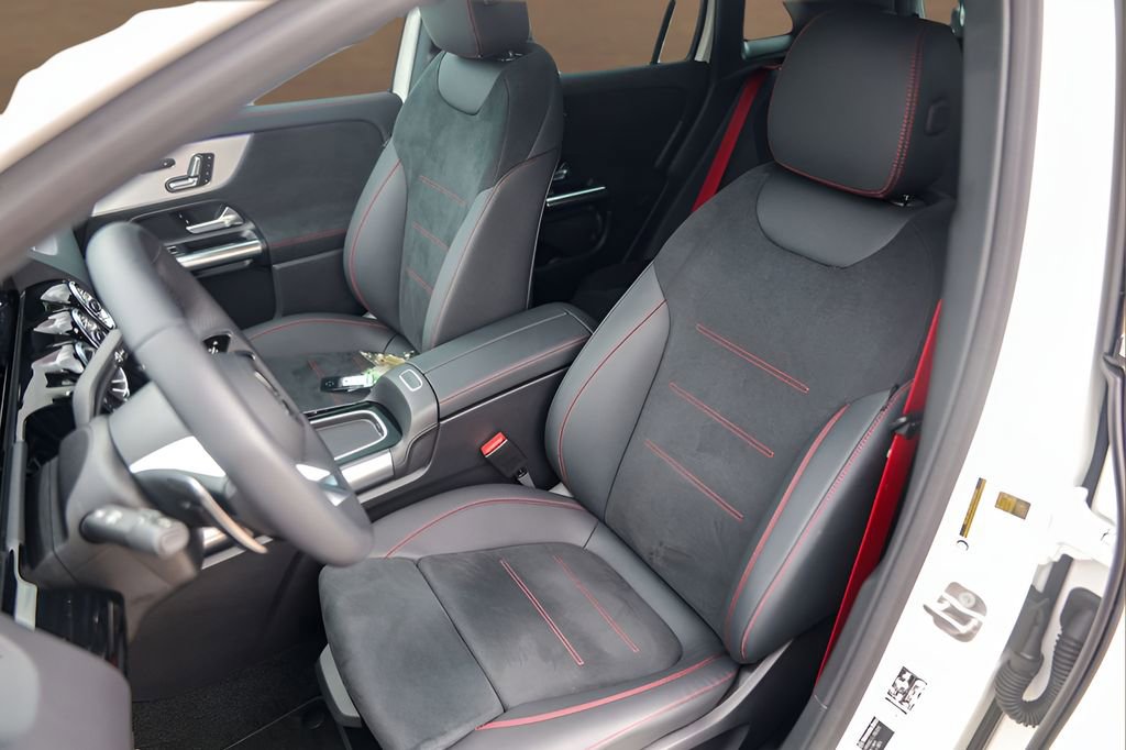 Used 2026 Mercedes-Benz GLA 35 AMG 4MATIC image 7
