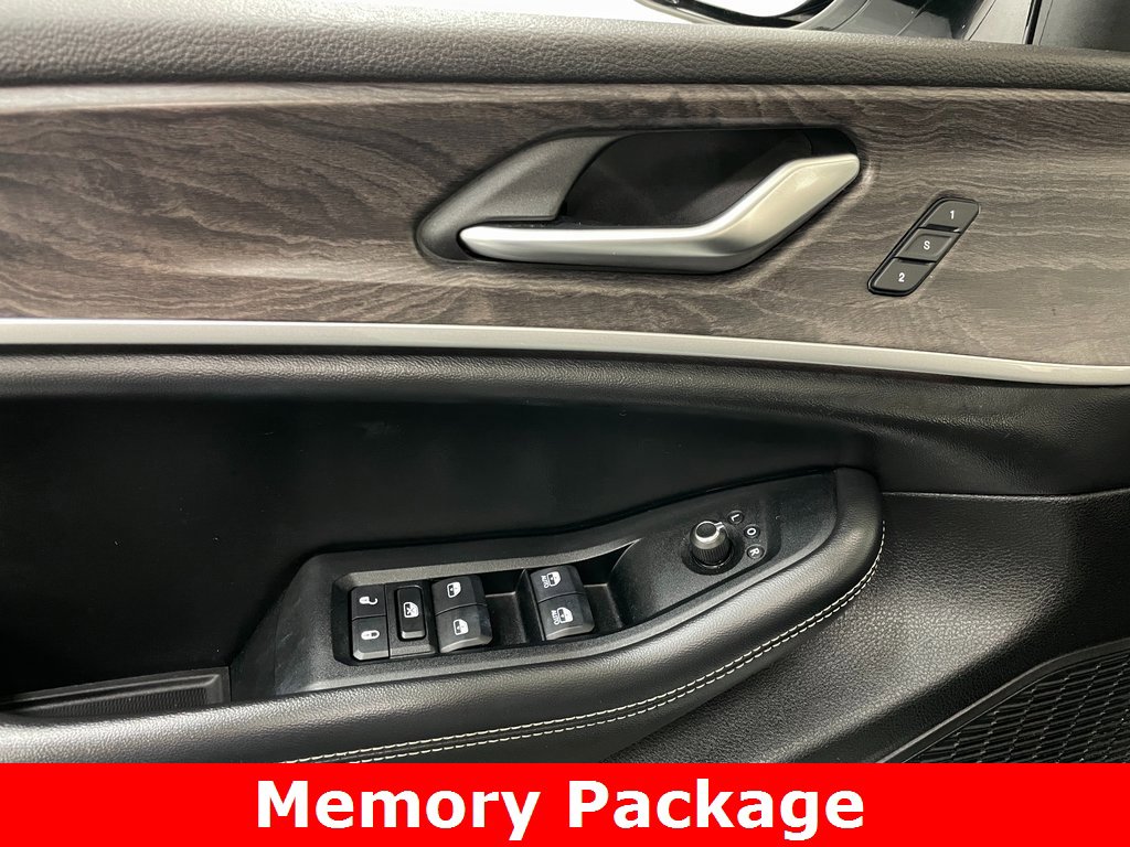 Used 2023 Jeep Grand Cherokee L Limited w/ Luxury Tech Group II image 10