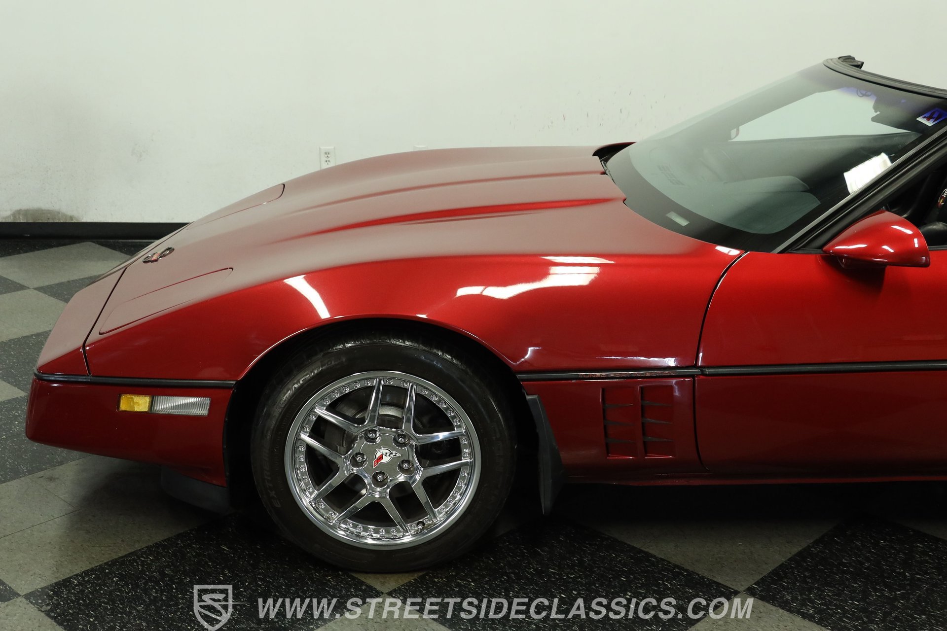 Used 1990 Chevrolet Corvette Coupe RWD image 23