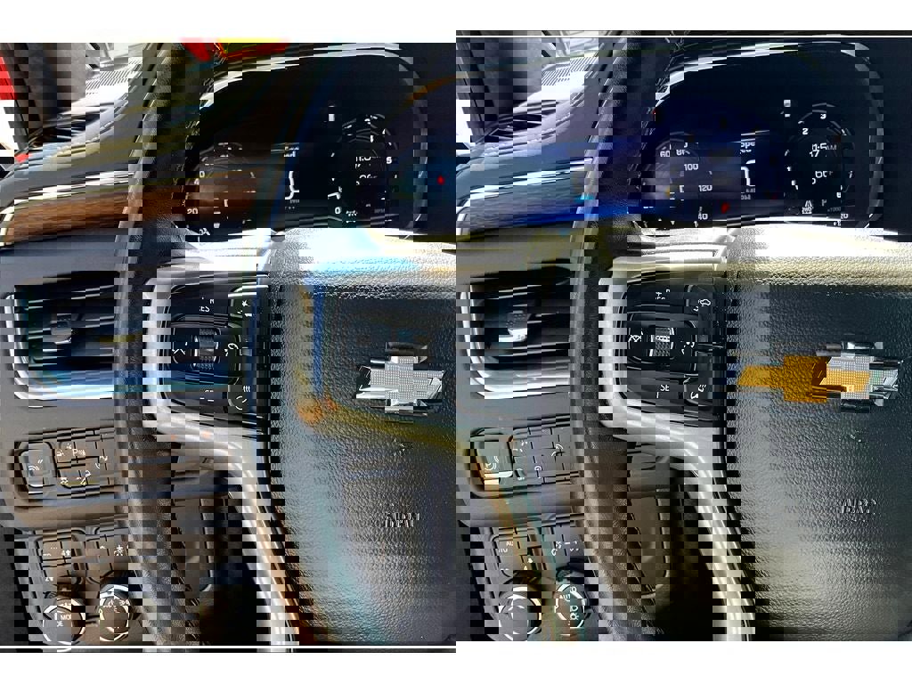 Used 2023 Chevrolet Suburban Premier image 21