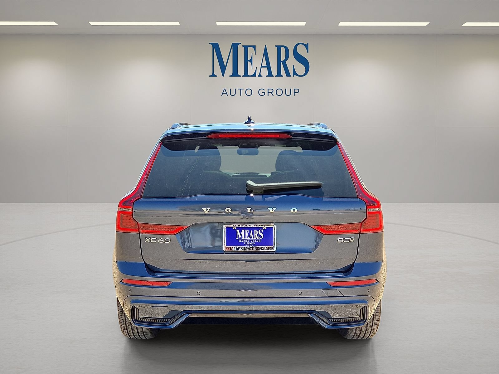 New 2026 Volvo XC60 B5 Plus w/ Protection Package Premier AWD/4WD image 4
