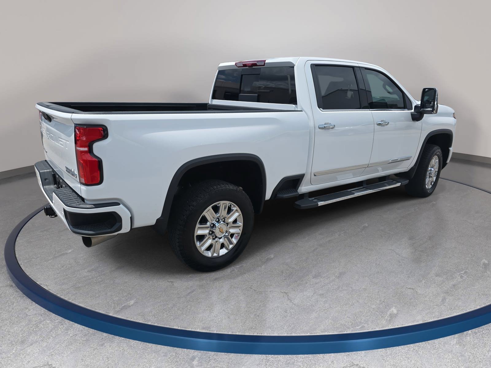 Used 2025 Chevrolet Silverado 2500 High Country w/ Technology Package AWD/4WD image 5