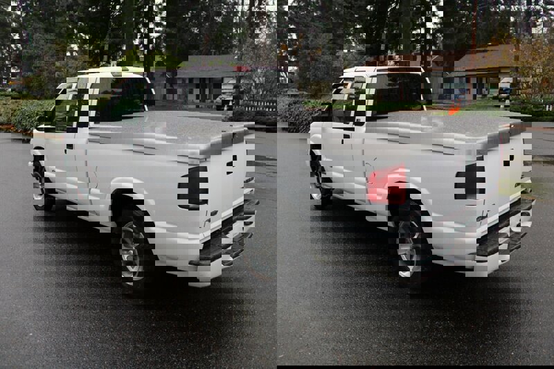 Used 2002 Chevrolet S10 Pickup LS w/ LS Preferred Equipment Group image 4