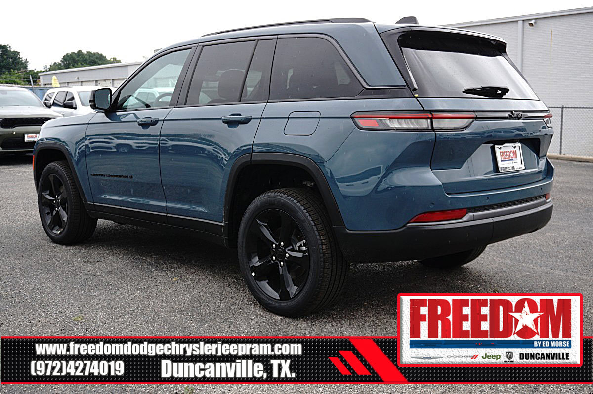 New 2026 Jeep Grand Cherokee Limited w/ Limited Altitude Package RWD image 3