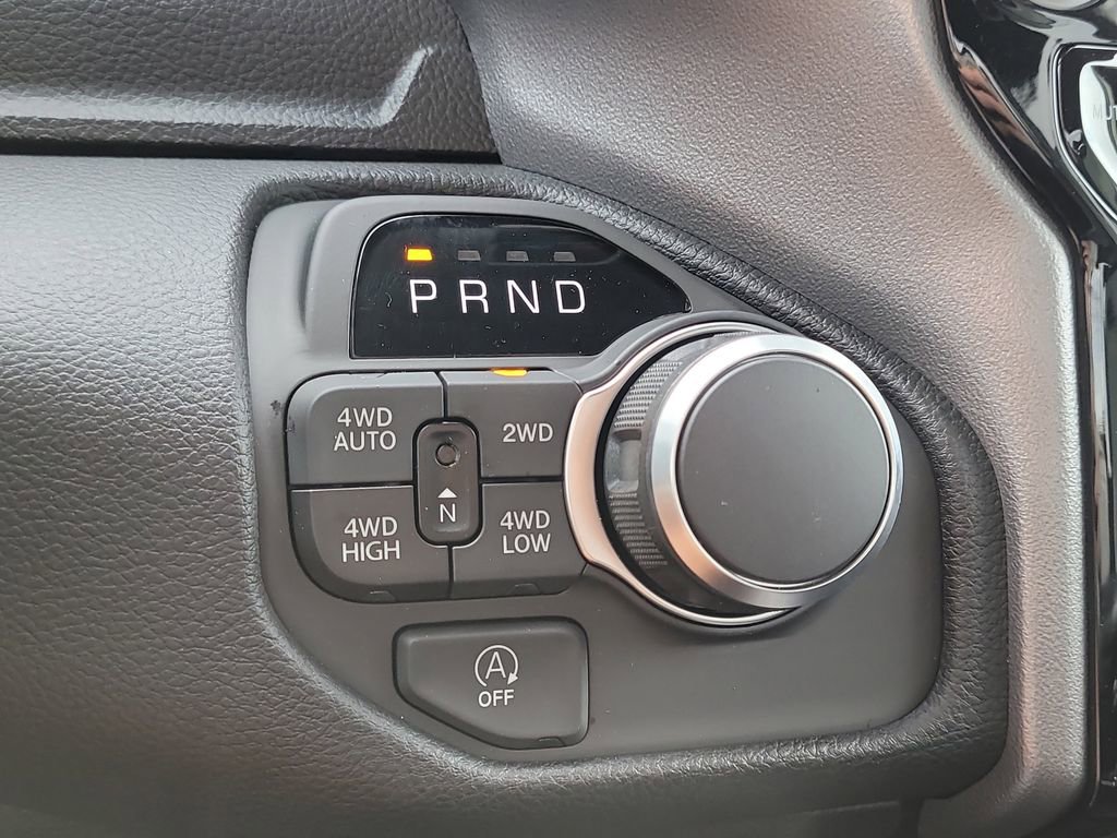 New 2026 RAM 1500 4x4 Crew Cab image 25