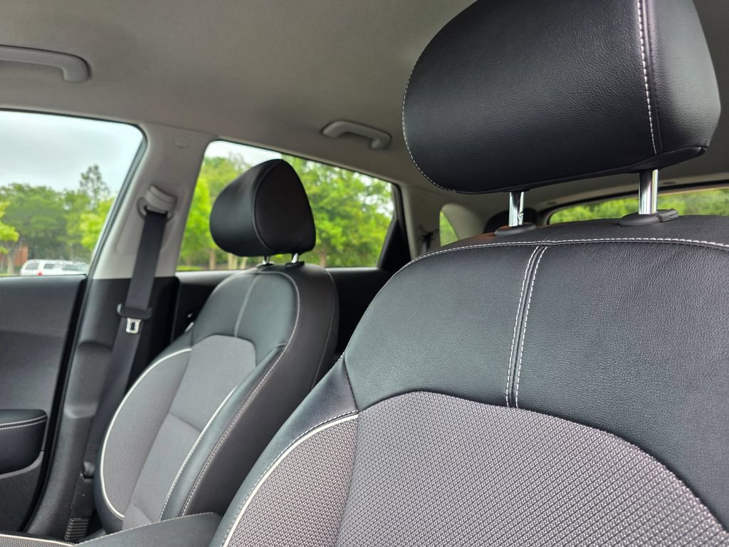 Used 2020 Kia Niro EX FWD image 13