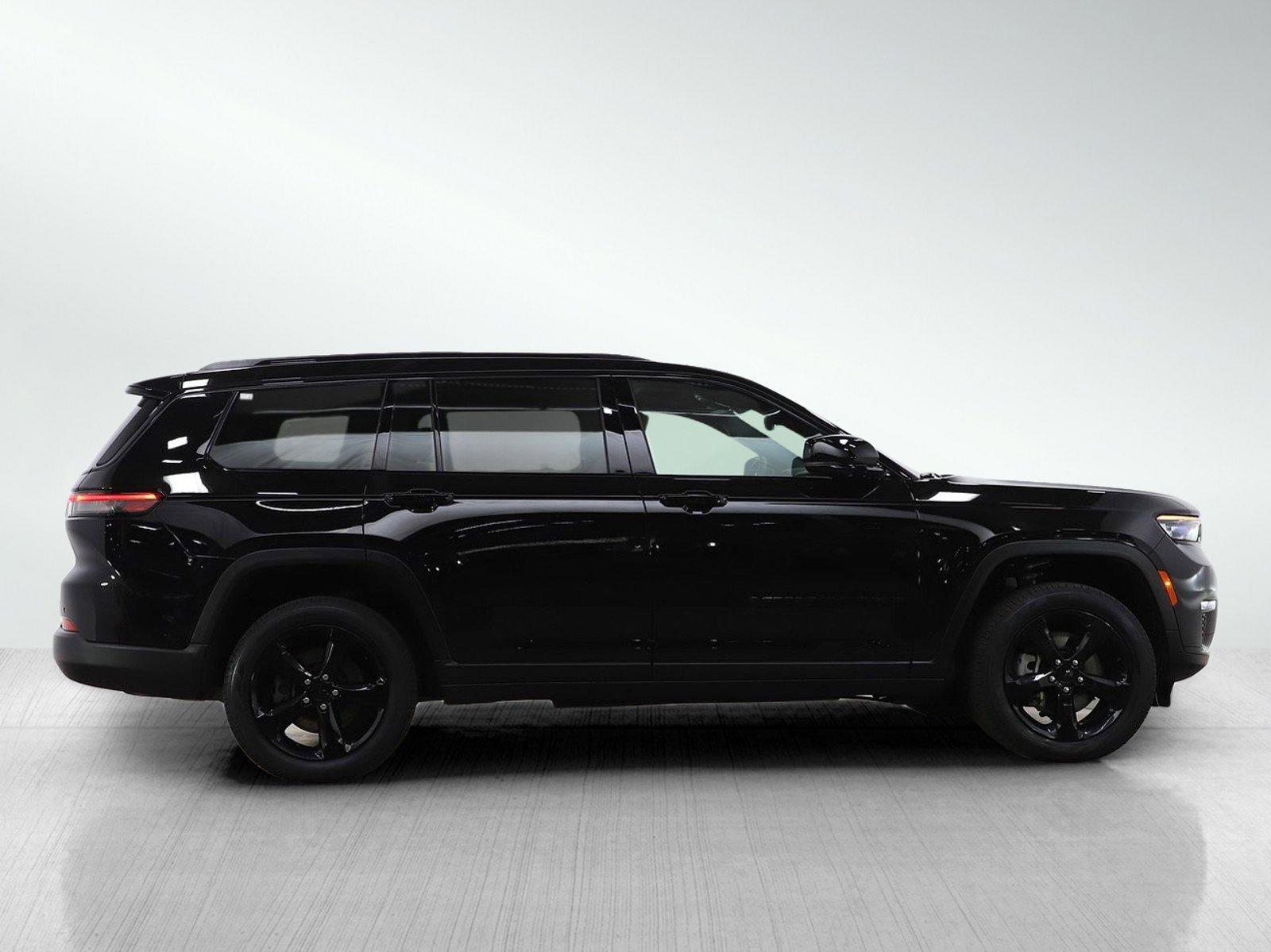 Used 2025 Jeep Grand Cherokee L Limited w/ Black Appearance Package image 6