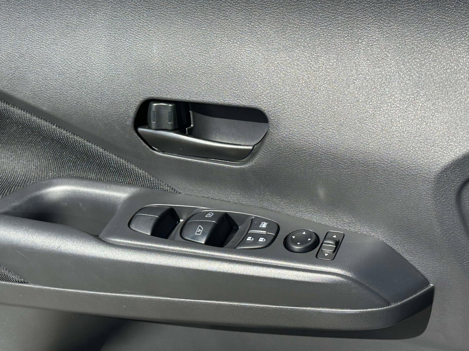 Used 2025 Nissan Kicks Play S image 21