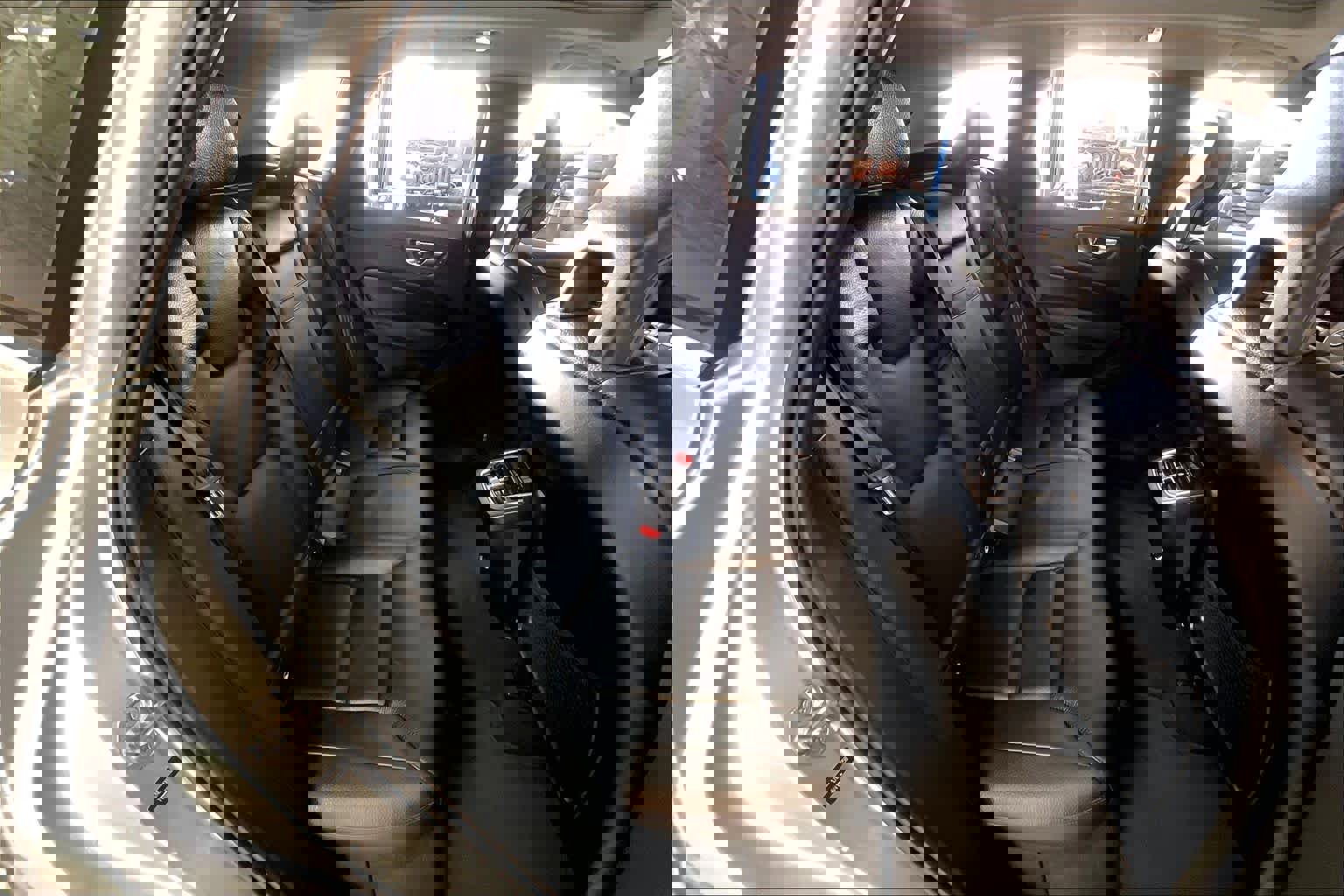 Used 2018 Volvo XC60 T5 Inscription w/ Convenience Package image 18