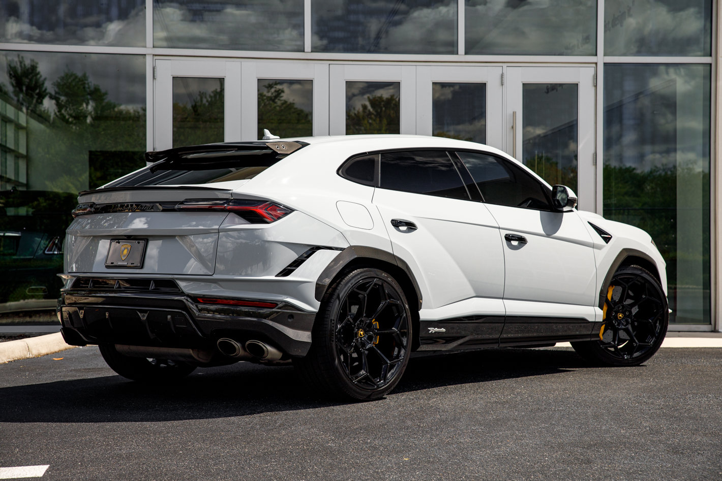 Used 2024 Lamborghini Urus Performante AWD/4WD image 13