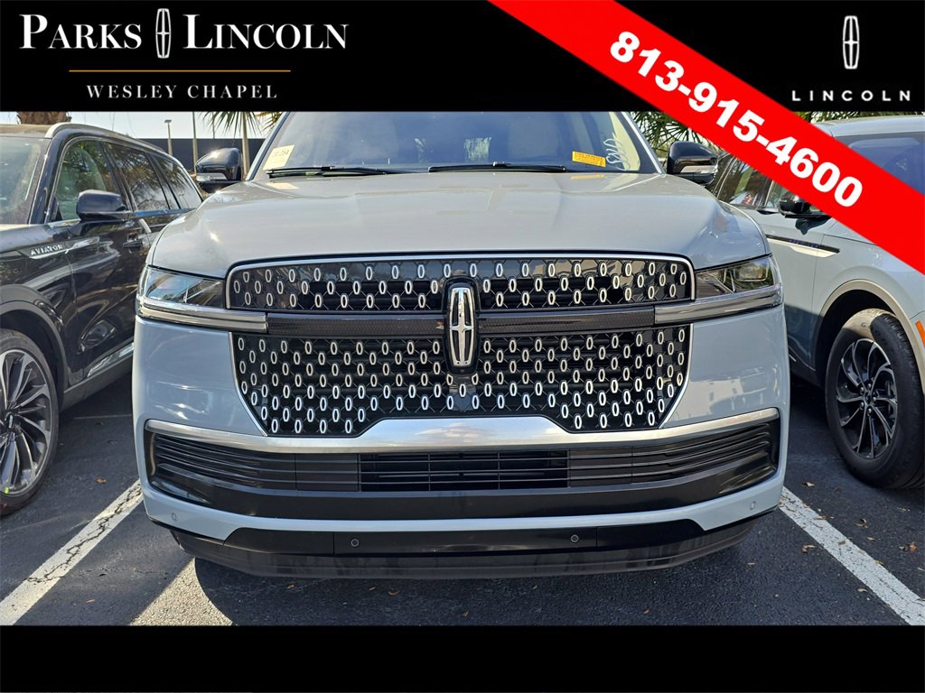 Used 2025 Lincoln Navigator Reserve image 4