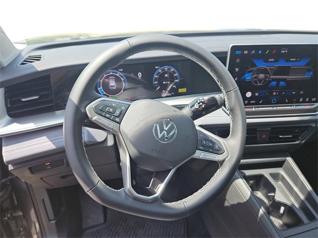 New 2025 Volkswagen Tiguan SE image 13